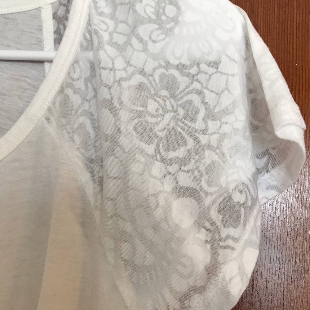 The Limited short sleeve shirt size Small - Picture 2 of 4
